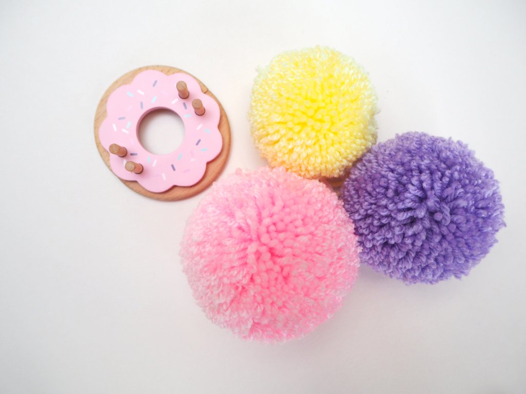 The Pom Maker makes super cute pompoms - review by London Craft Club