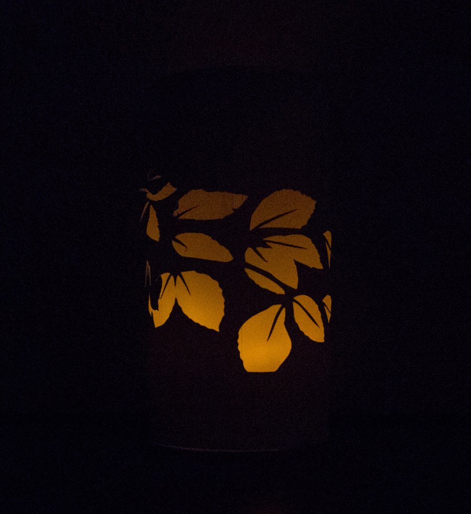 Download this free autumn (fall) leaves lantern printable by Utensils0. It’s the perfect quick DIY craft to decorate your hall or home whether it’s for Halloween or just the longer evenings. It’s a quick craft that anyone can do