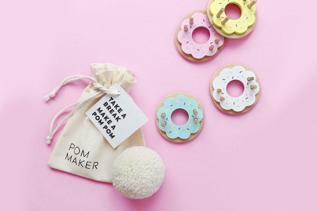 The Pom Maker makes super cute pompoms - review by London Craft Club